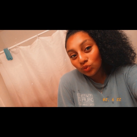 Meet your Posher, Adrianna - Picture 1 of 1
